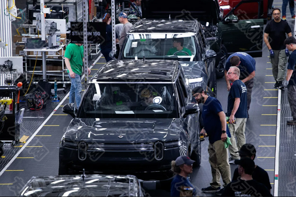 2025年02月23日:特朗普表示：将对汽车、药品和芯片征收25%的关税